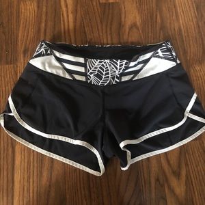 Lululemon black speed up shorts 6